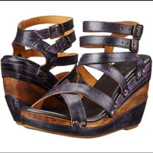 Bed|Stu Juliana Sandal